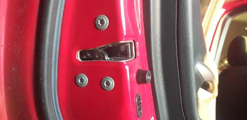 CERRADURA PUERTA TRASERA IZQUIERDA 