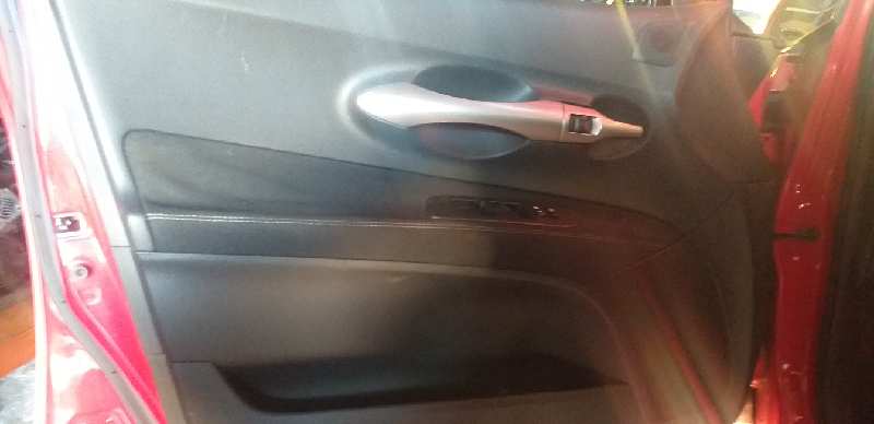 GUARNECIDO PUERTA DELANTERA IZQUIERDA