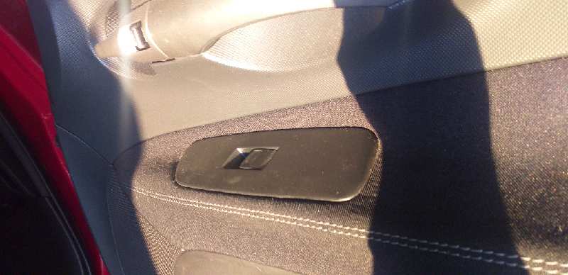 MANDO ELEVALUNAS DELANTERO DERECHO