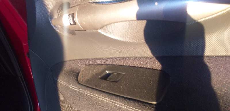 MANDO ELEVALUNAS DELANTERO DERECHO