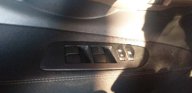 MANDO ELEVALUNAS DELANTERO IZQUIERDO 