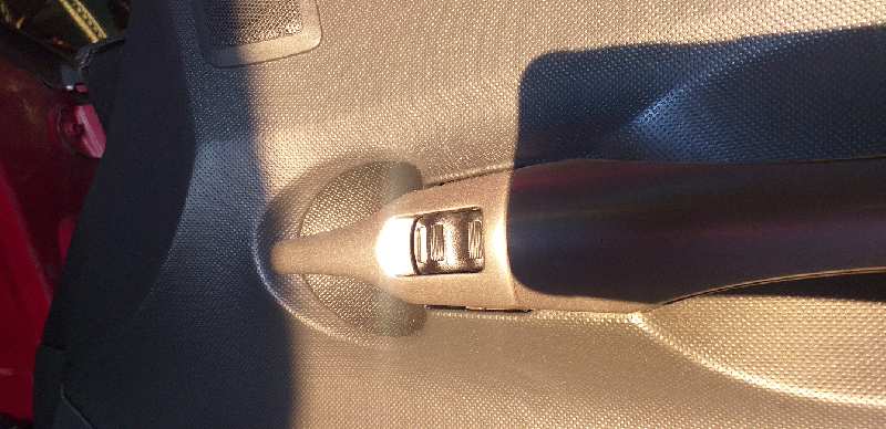 MANETA INTERIOR DELANTERA DERECHA