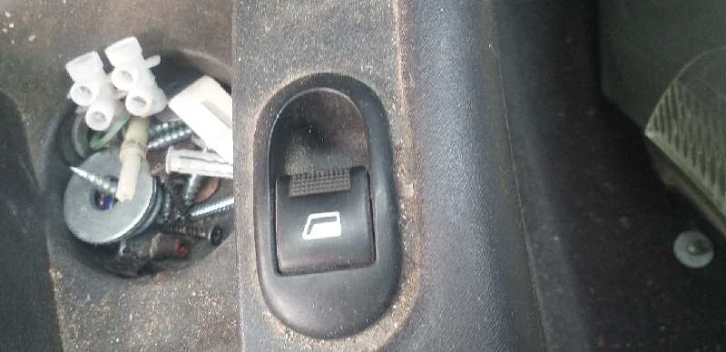 ELEVALUNAS DELANTERO DERECHO