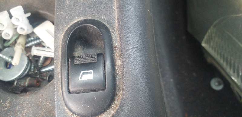 MANDO ELEVALUNAS DELANTERO DERECHO