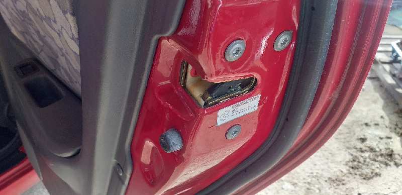 CERRADURA PUERTA TRASERA DERECHA 