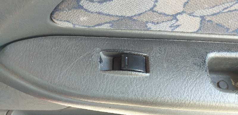 MANDO ELEVALUNAS DELANTERO DERECHO