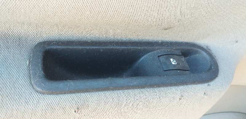 ELEVALUNAS TRASERO IZQUIERDO