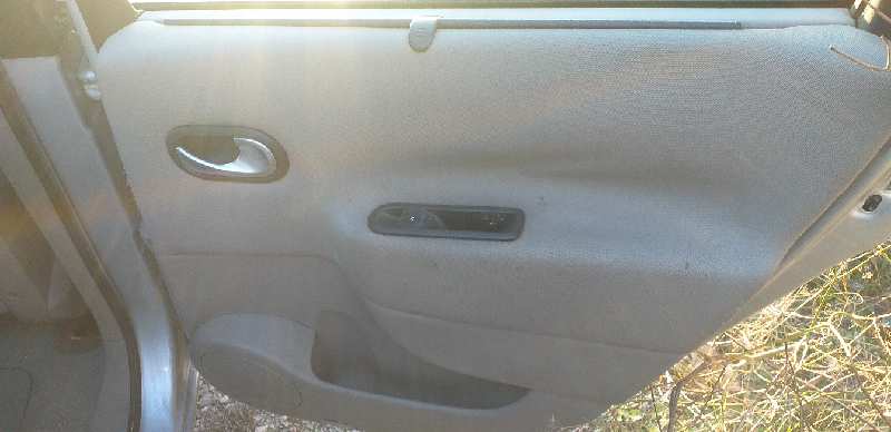 GUARNECIDO PUERTA TRASERA DERECHA