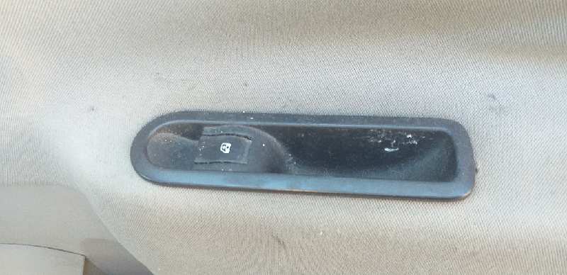 MANDO ELEVALUNAS TRASERO DERECHO