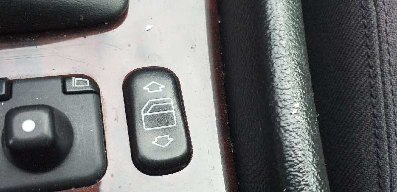 MANDO ELEVALUNAS DELANTERO DERECHO