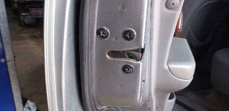 CERRADURA PUERTA TRASERA IZQUIERDA 