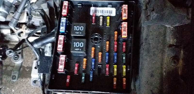 CAJA RELES / FUSIBLES