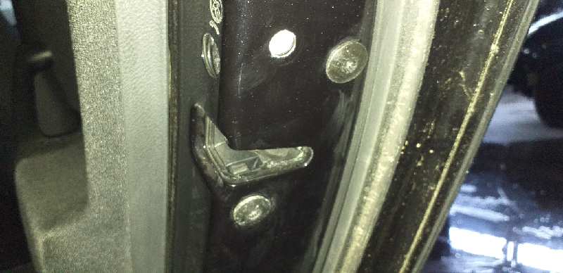 CERRADURA PUERTA TRASERA DERECHA 