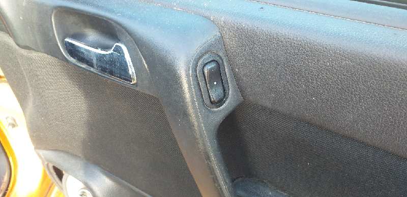 ELEVALUNAS DELANTERO DERECHO