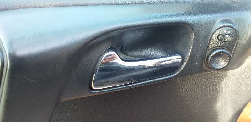 MANETA INTERIOR DELANTERA IZQUIERDA