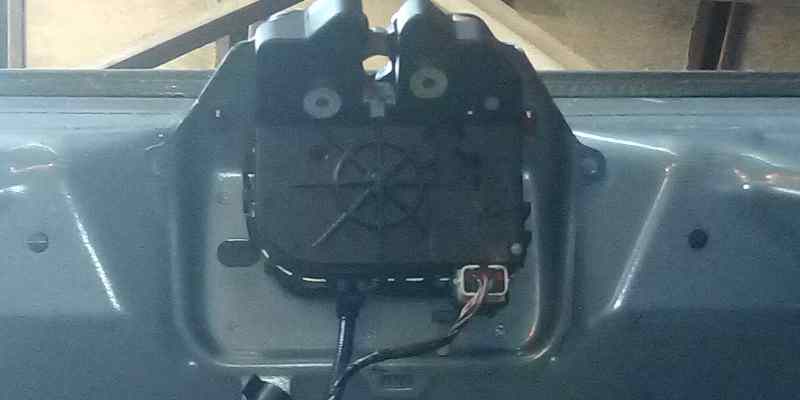 CERRADURA MALETERO / PORTON