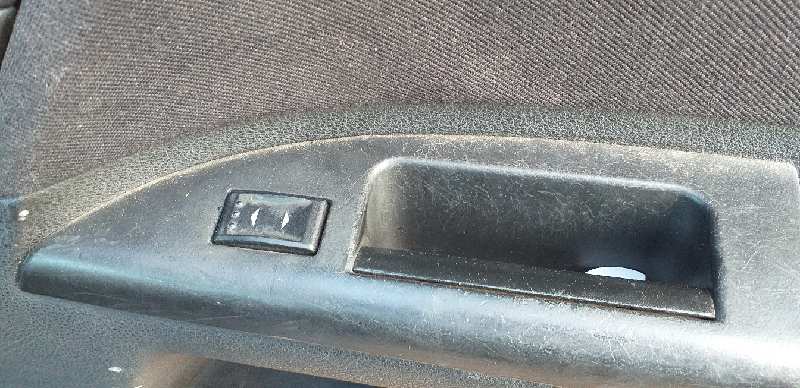 ELEVALUNAS TRASERO DERECHO