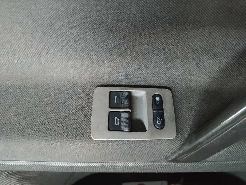 ELEVALUNAS DELANTERO IZQUIERDO