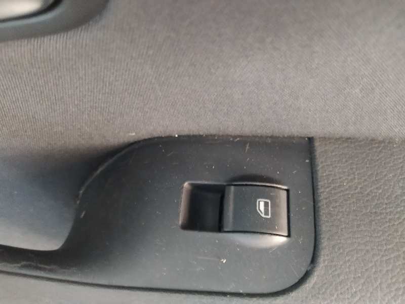 MANDO ELEVALUNAS DELANTERO DERECHO