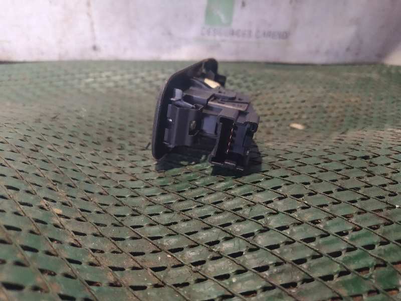 MANDO ELEVALUNAS DELANTERO DERECHO