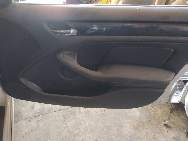 GUARNECIDO PUERTA DELANTERA DERECHA