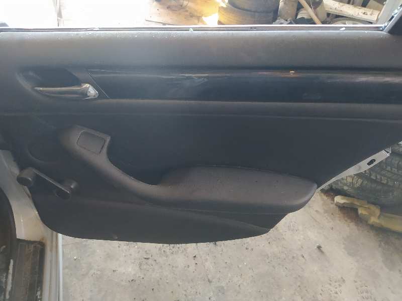 GUARNECIDO PUERTA TRASERA DERECHA