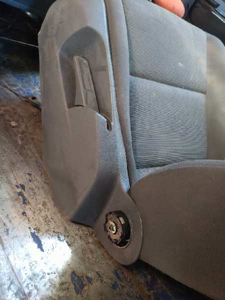 ASIENTO DELANTERO IZQUIERDO