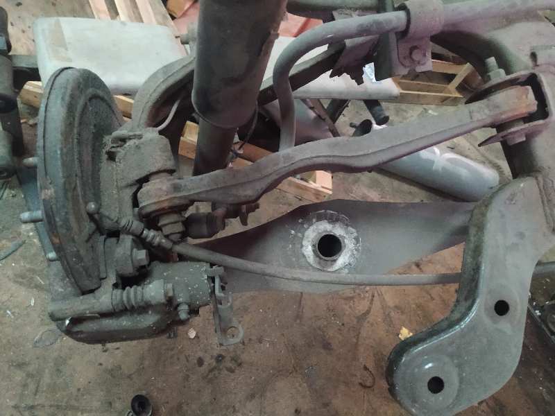 BRAZO SUSPENSION INFERIOR TRASERO IZQUIERDO