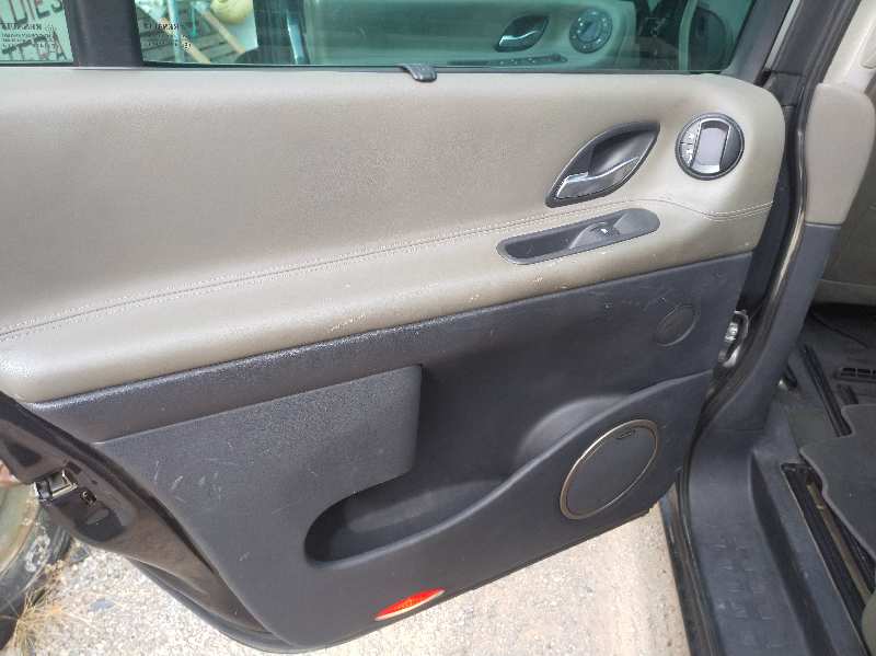 GUARNECIDO PUERTA TRASERA IZQUIERDA