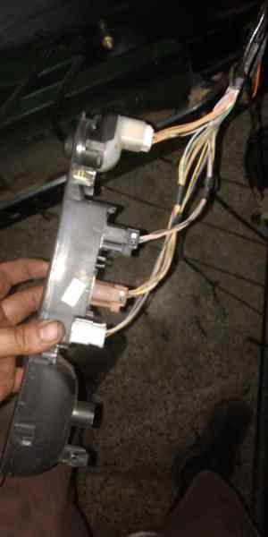 MANDO ELEVALUNAS DELANTERO IZQUIERDO 