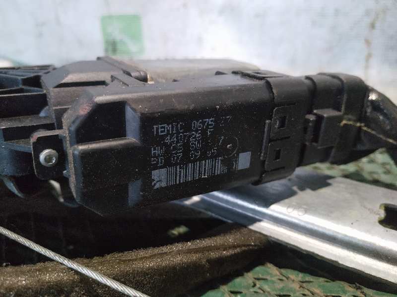 ELEVALUNAS DELANTERO DERECHO