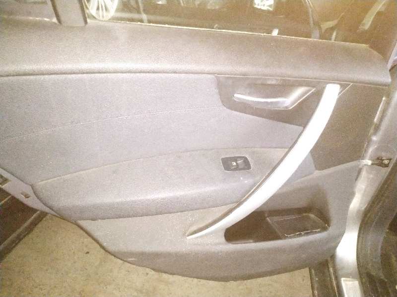 GUARNECIDO PUERTA TRASERA IZQUIERDA