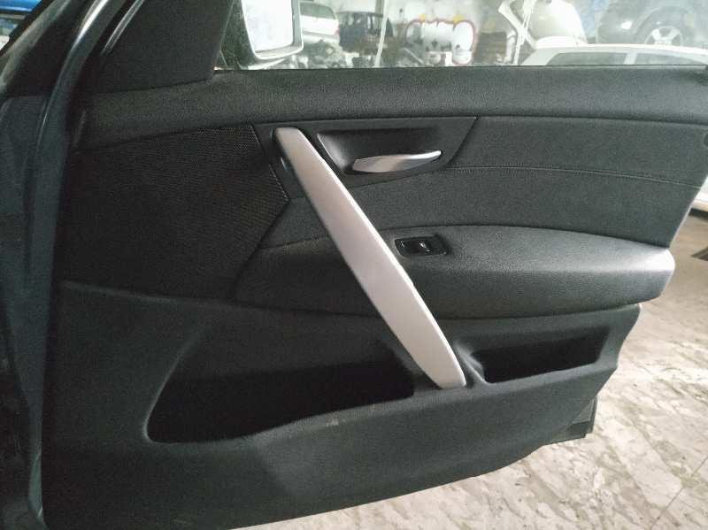 GUARNECIDO PUERTA DELANTERA DERECHA