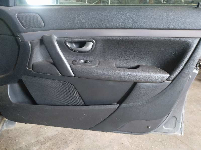 GUARNECIDO PUERTA DELANTERA DERECHA