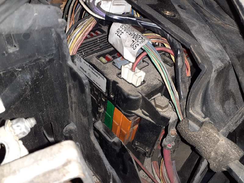 CAJA RELES / FUSIBLES