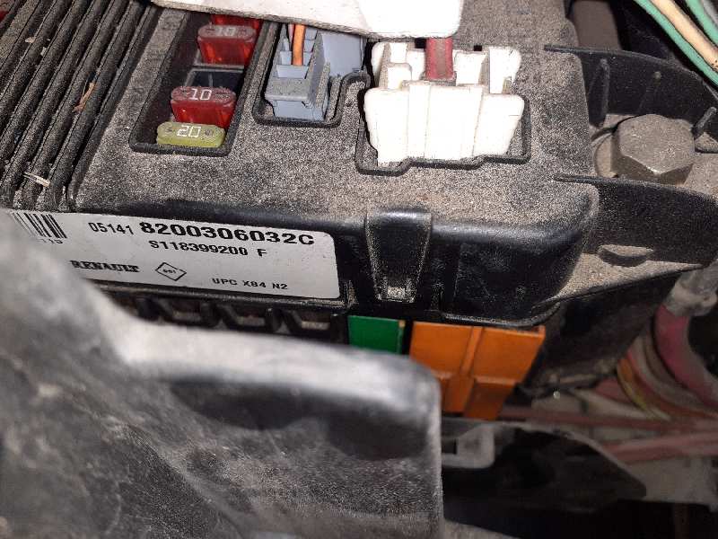 CAJA RELES / FUSIBLES