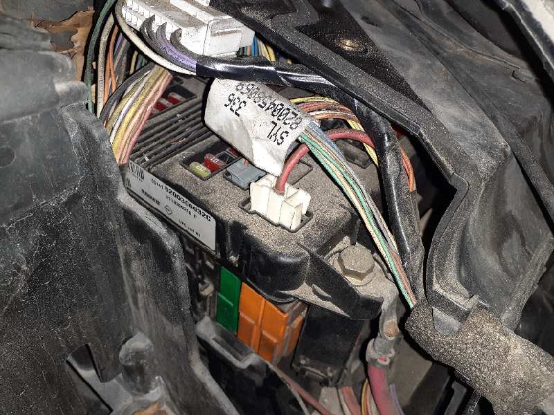 CAJA RELES / FUSIBLES