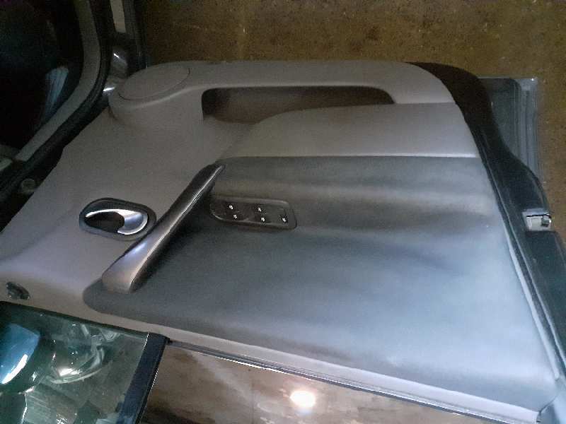 GUARNECIDO PUERTA DELANTERA IZQUIERDA