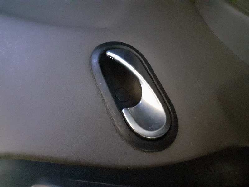 MANETA INTERIOR DELANTERA IZQUIERDA