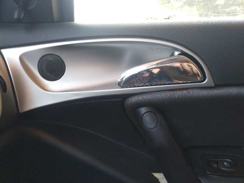 MANETA INTERIOR DELANTERA DERECHA