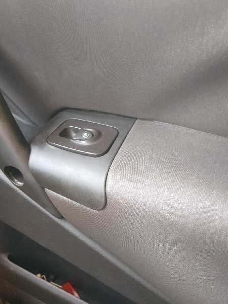 MANDO ELEVALUNAS DELANTERO DERECHO