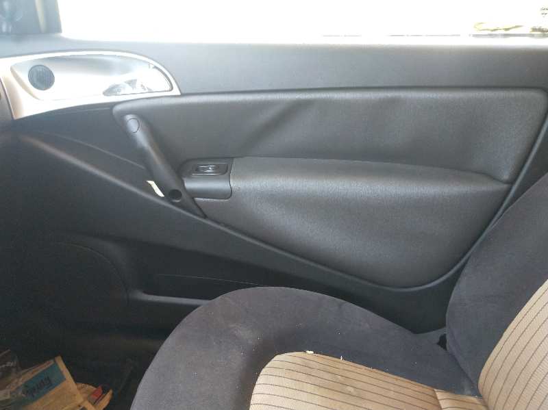 ELEVALUNAS DELANTERO DERECHO