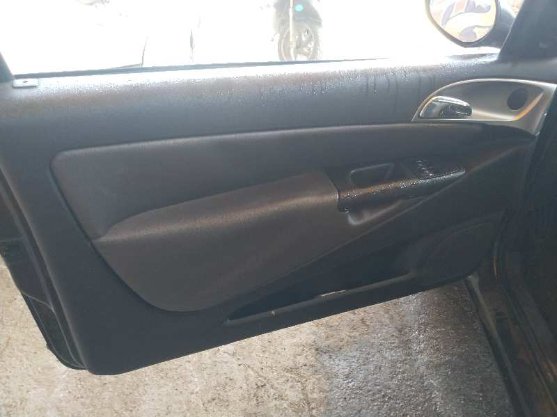 ELEVALUNAS DELANTERO IZQUIERDO