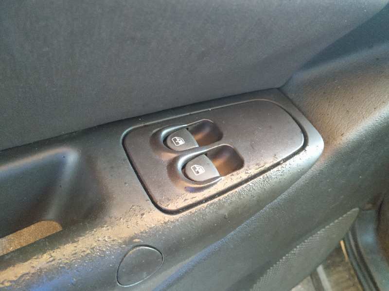 ELEVALUNAS DELANTERO IZQUIERDO