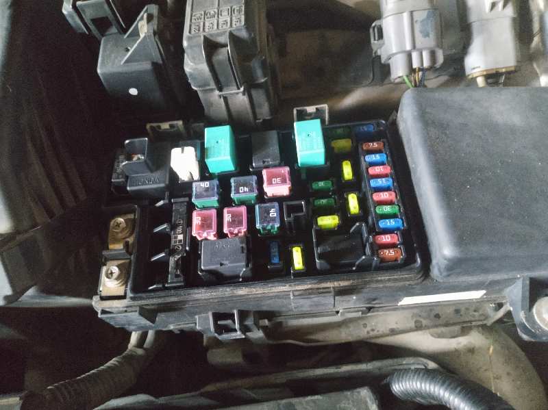 CAJA RELES / FUSIBLES