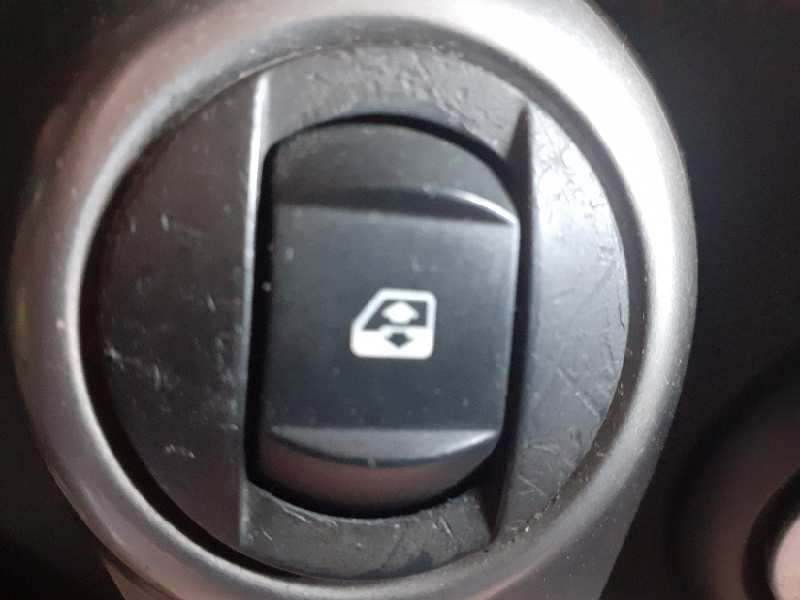 MANDO ELEVALUNAS DELANTERO DERECHO