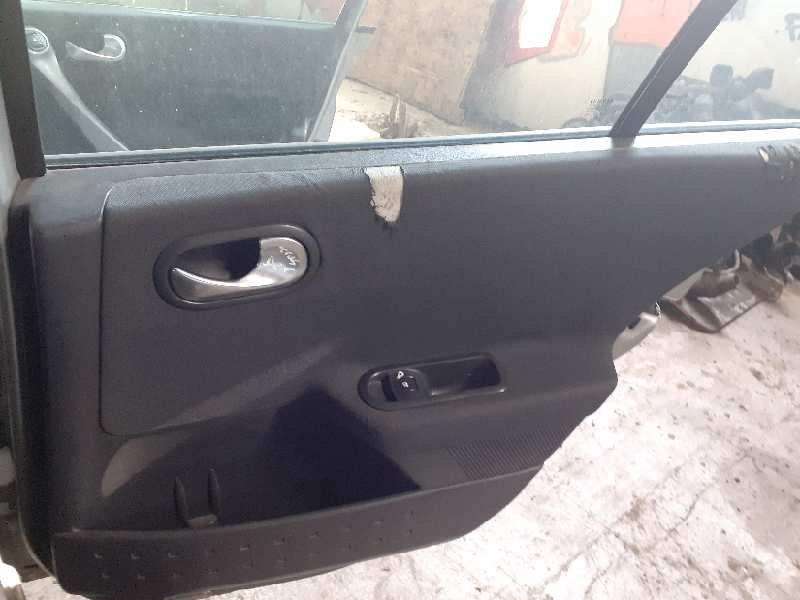 GUARNECIDO PUERTA TRASERA DERECHA