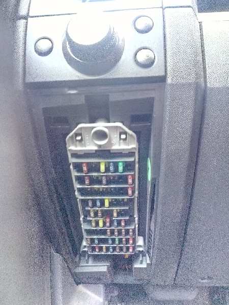 CAJA RELES / FUSIBLES