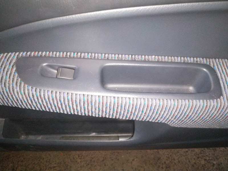 MANDO ELEVALUNAS DELANTERO DERECHO