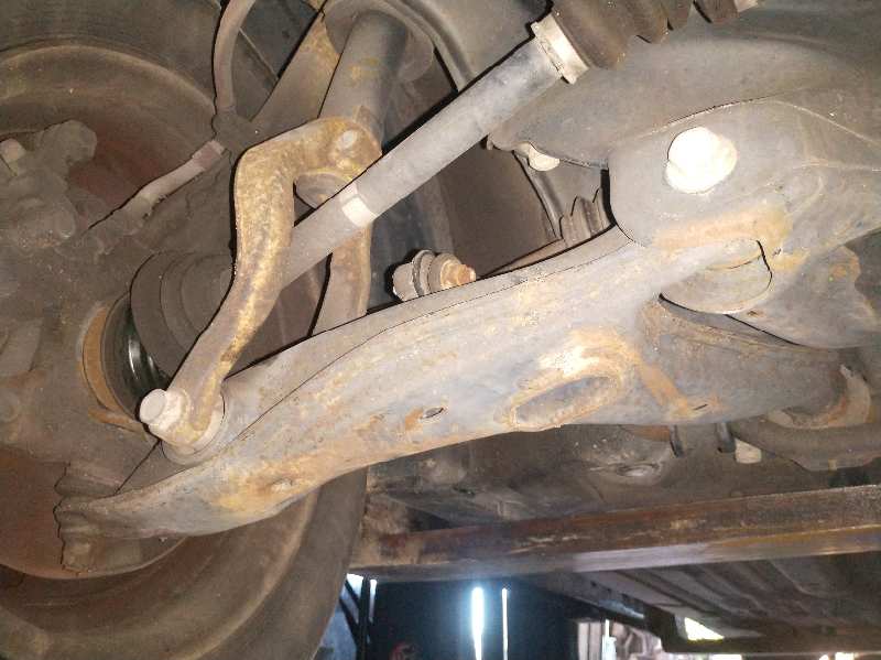 BRAZO SUSPENSION INFERIOR DELANTERO DERECHO